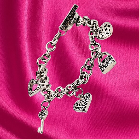 Silver-Tone Heart & Key Charm Bracelet Vtg Style Link Chain w/ Scrollwork Toggle - Picture 7 of 9